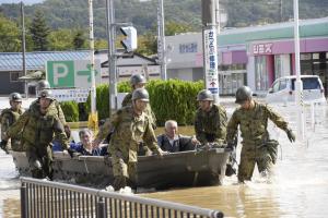 陸上自衛隊による被災者救助