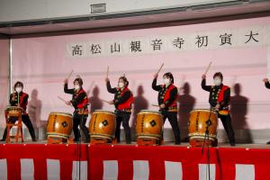 高松山権現太鼓の演奏