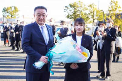 当選後初登庁した高松市長