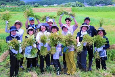 全国まゆみちゃん交流プロジェクト「超早場米収穫祭