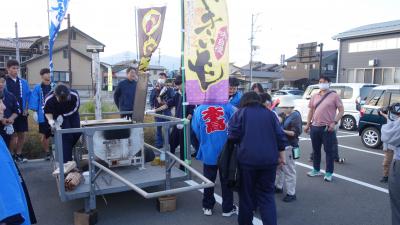 焼き芋を販売する本高生