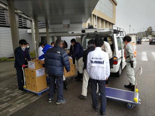 氷見市役所へ支援物資を届けました