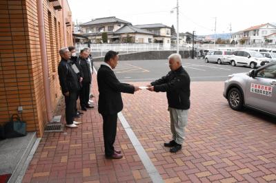 メッセージを受け取る小斎地域防災マネージャー