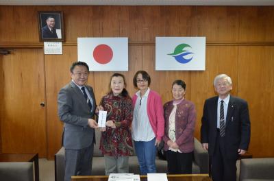 新日本婦人の会の皆さんと本宮市議会渡辺市義